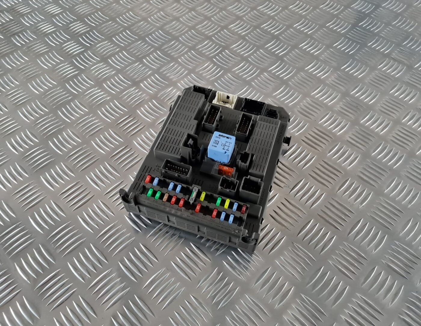 Drošinātāju bloks priekš CITROEN C8 2005 1 Drošinātāju bloks priekš CITROEN C8 2005