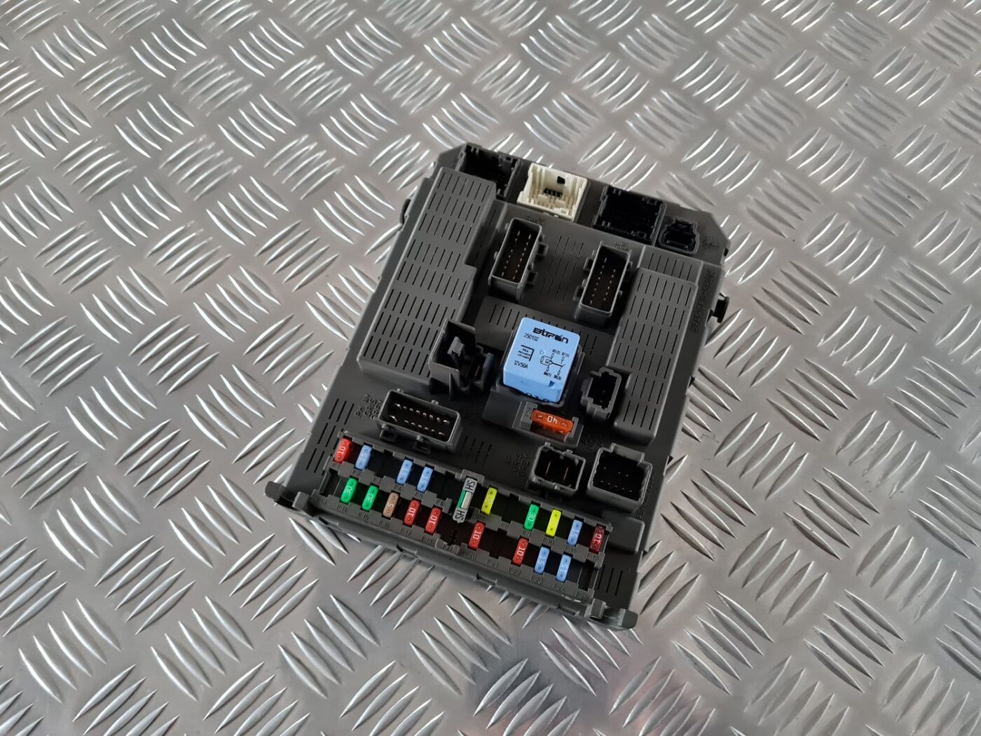 Drošinātāju bloks priekš CITROEN C8 2005 2 Drošinātāju bloks priekš CITROEN C8 2005