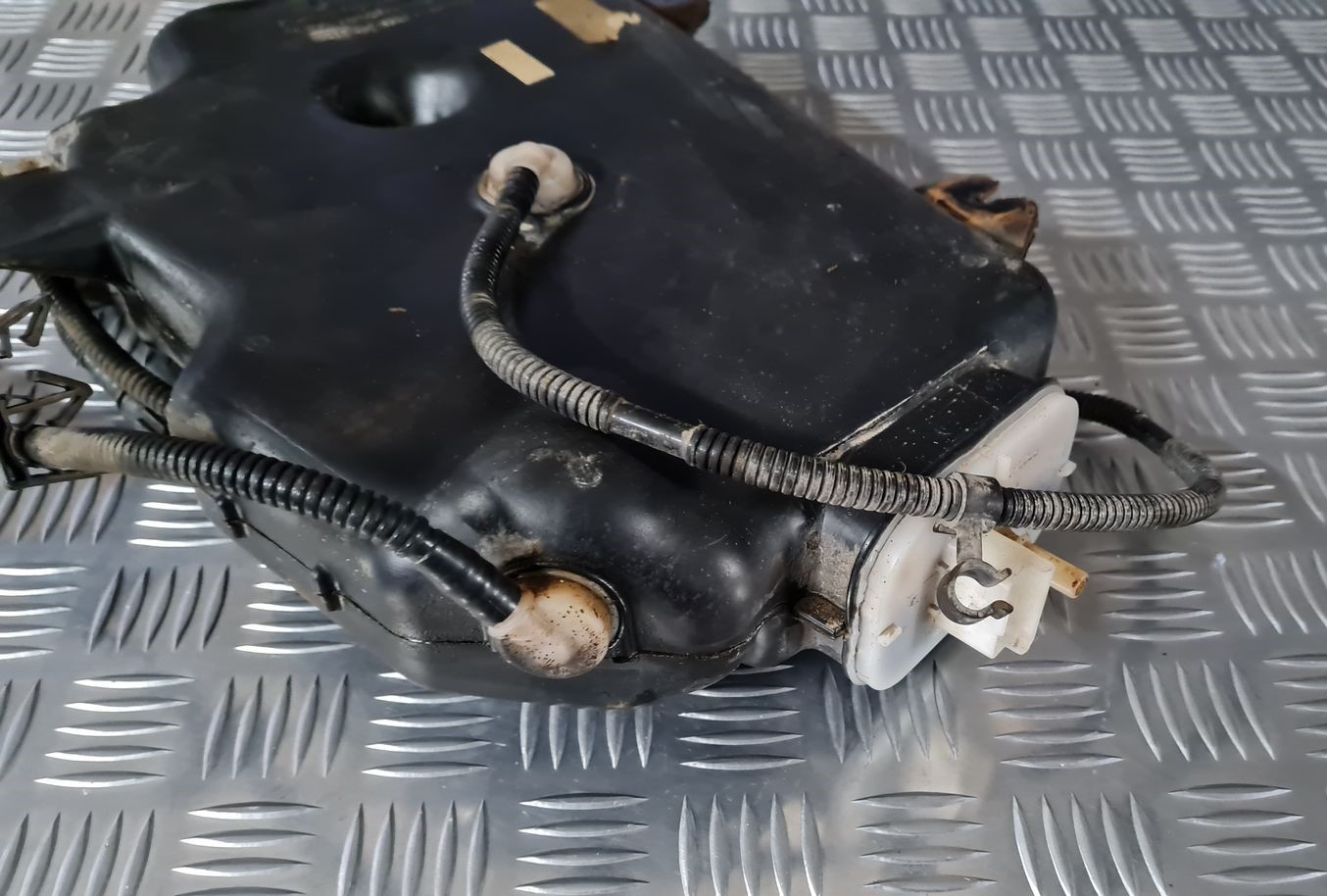 DPF/FAP šķidrās degvielas piedevas rezervuārs priekš CITROEN C8 2005 3 DPF/FAP šķidrās degvielas piedevas rezervuārs priekš CITROEN C8 2005