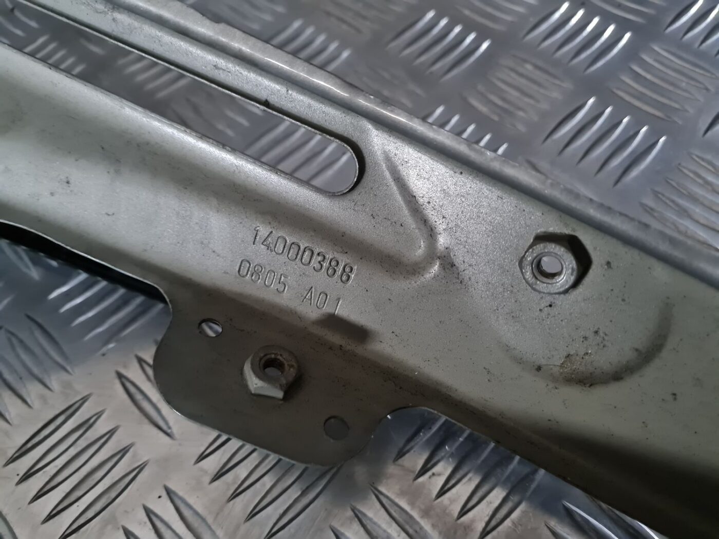 Priekšējā radiatora rāmja augšēja daļa priekš CITROEN C8 2005 3 Priekšējā radiatora rāmja augšēja daļa priekš CITROEN C8 2005