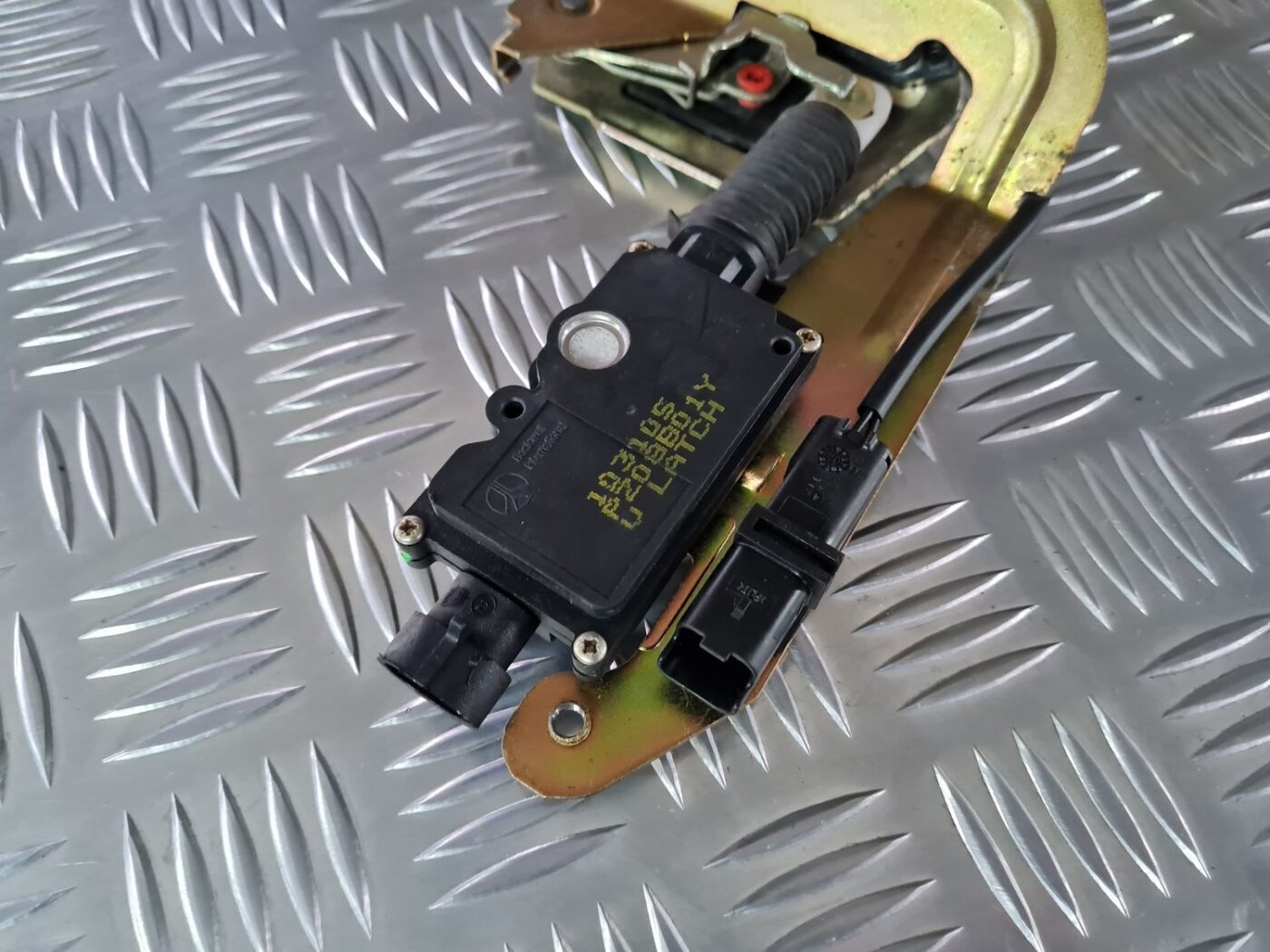 Aizmugurējo kreiso durvju slēdzene priekš CITROEN C8 2005 2 Aizmugurējo kreiso durvju slēdzene priekš CITROEN C8 2005