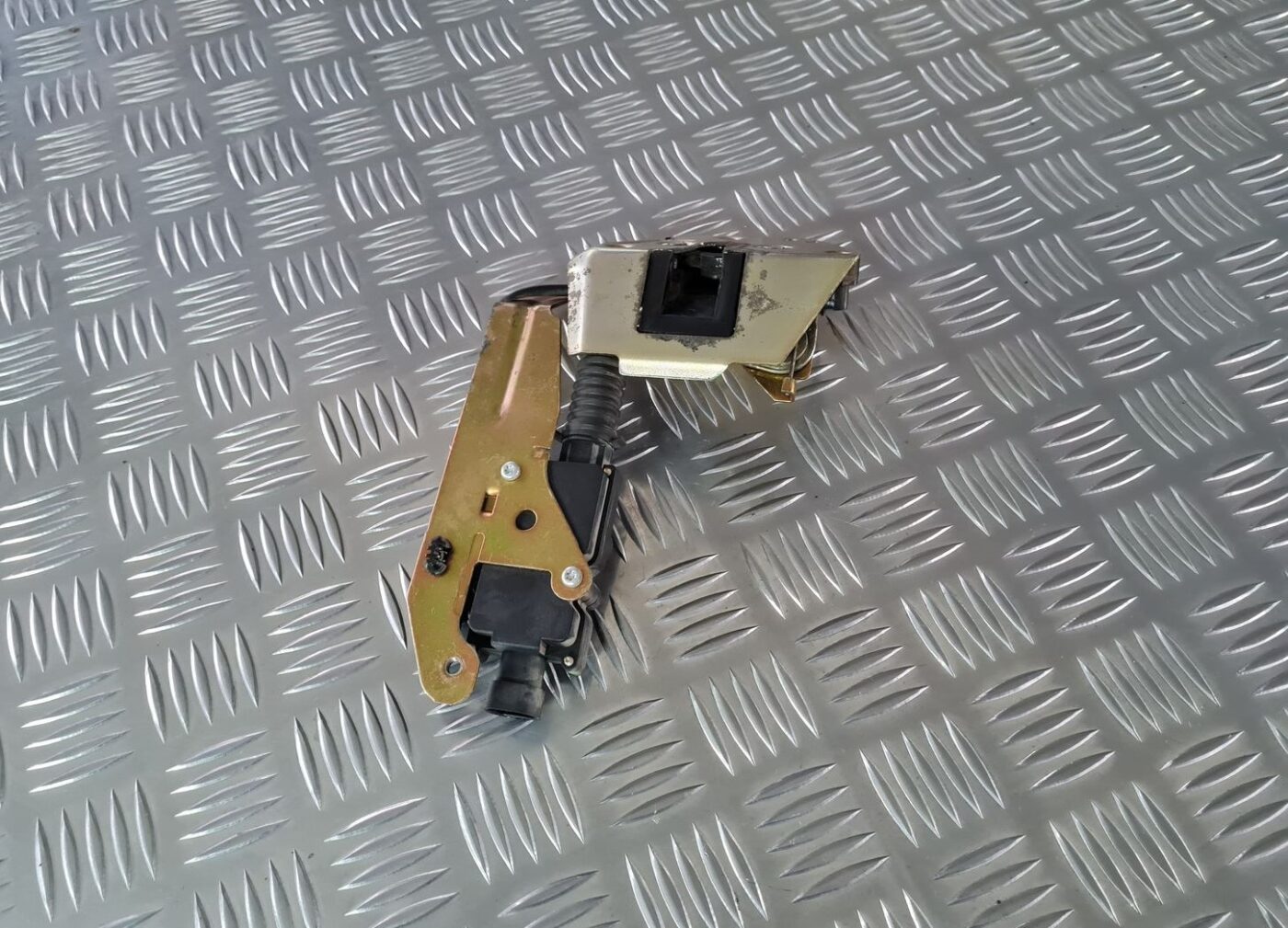 Aizmugurējo kreiso durvju slēdzene priekš CITROEN C8 2005 4 Aizmugurējo kreiso durvju slēdzene priekš CITROEN C8 2005