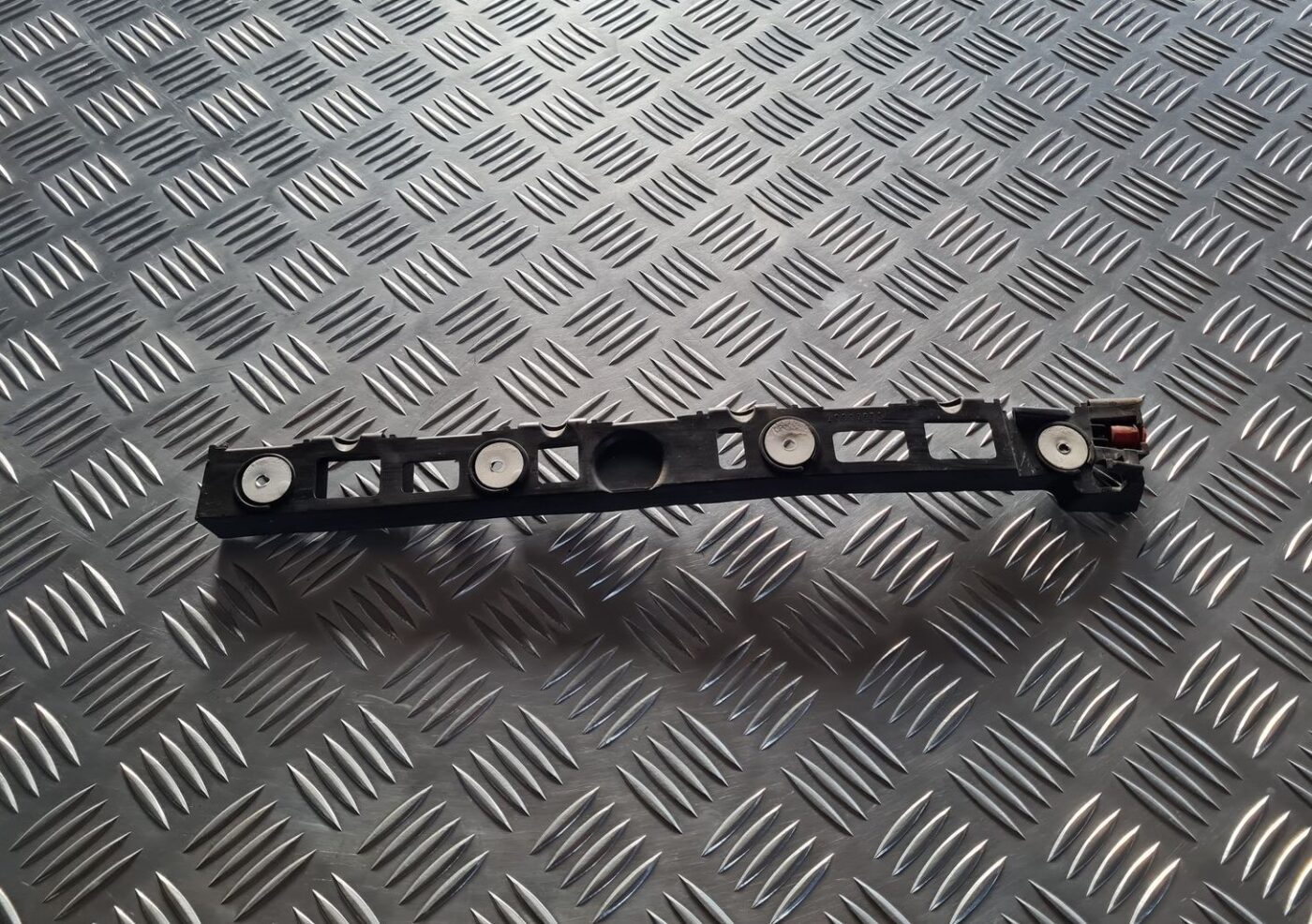 Aizmugurēja bufera kronšteins priekš OPEL INSIGNIA 2016 1 Aizmugurēja bufera kronšteins priekš OPEL INSIGNIA 2016