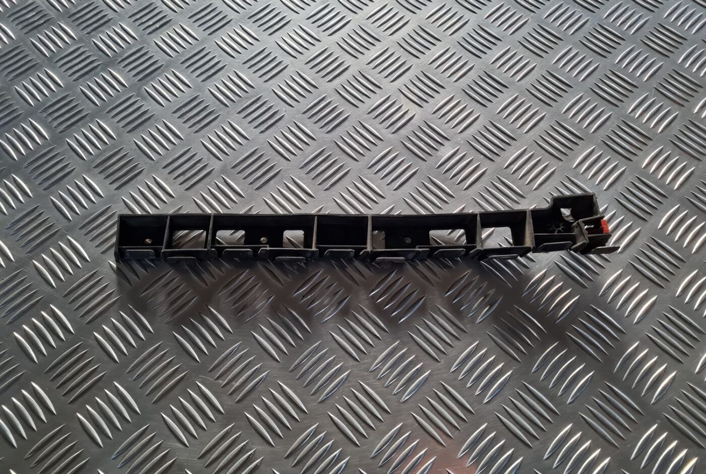 Aizmugurēja bufera kronšteins priekš OPEL INSIGNIA 2016 3 Aizmugurēja bufera kronšteins priekš OPEL INSIGNIA 2016