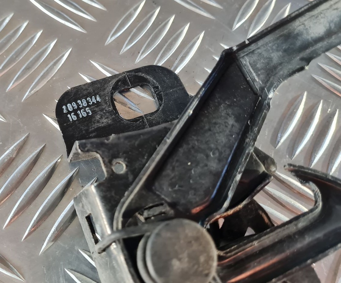 Pārsega atveršanas rokturis priekš OPEL INSIGNIA 2016 2 Pārsega atveršanas rokturis priekš OPEL INSIGNIA 2016