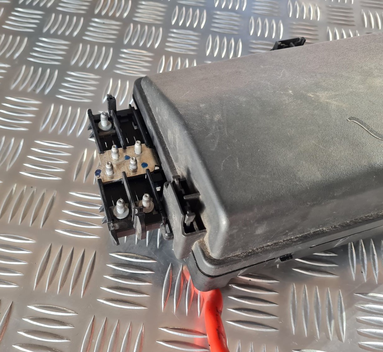 Drošinātāju bloks priekš OPEL INSIGNIA 2016 8 Drošinātāju bloks priekš OPEL INSIGNIA 2016