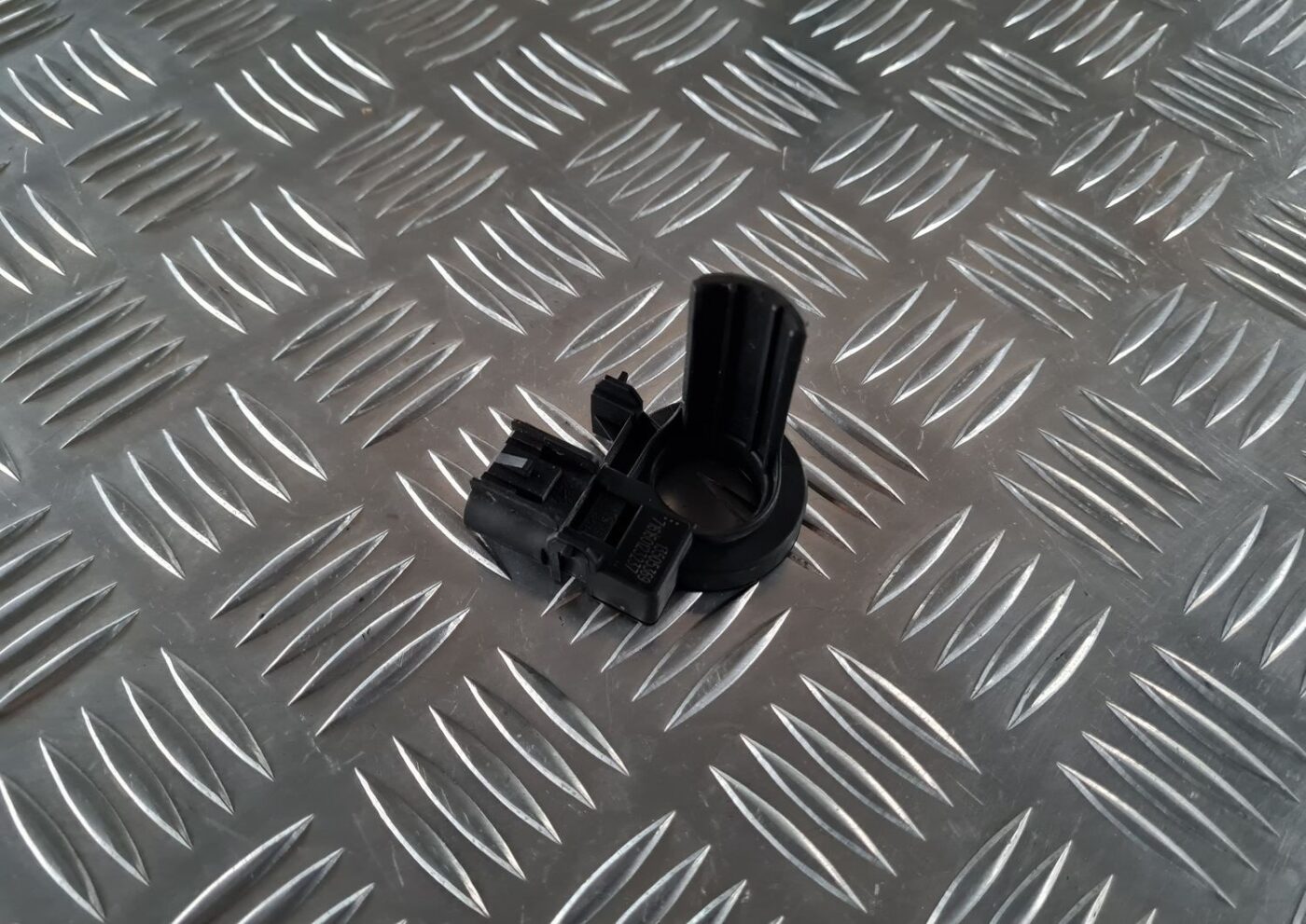 Akumulatora strāvas sensors priekš OPEL INSIGNIA 2016 4 Akumulatora strāvas sensors priekš OPEL INSIGNIA 2016