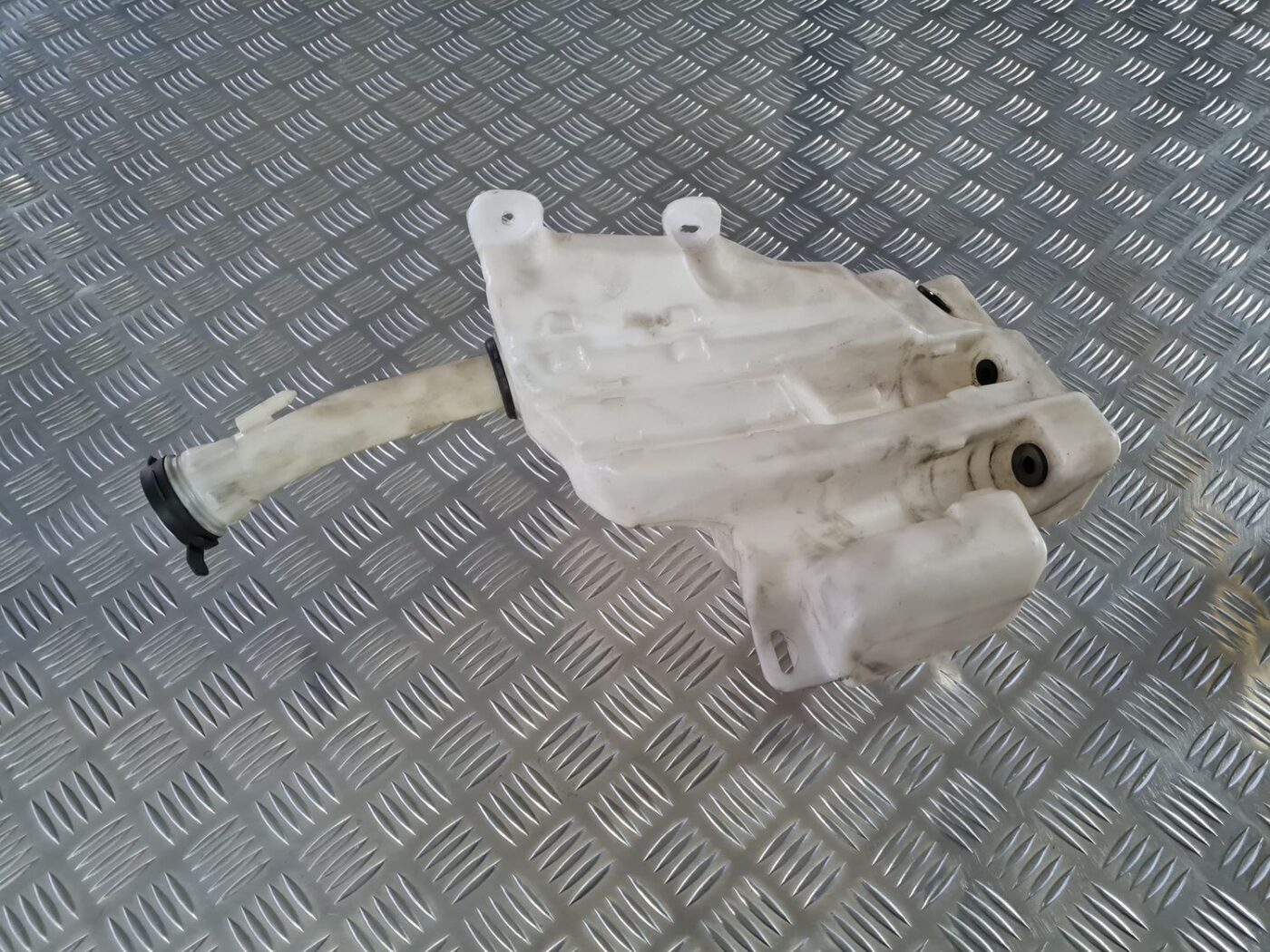 Mazgātāja šķidruma tvertne priekš OPEL INSIGNIA 2016 1 Mazgātāja šķidruma tvertne priekš OPEL INSIGNIA 2016