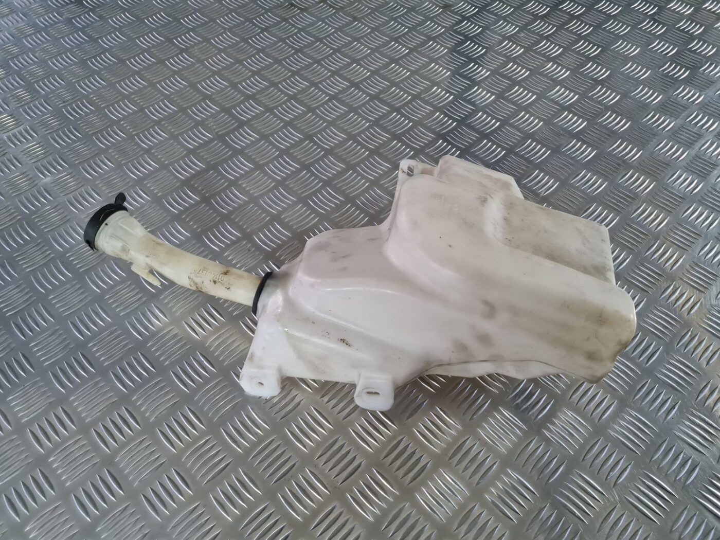 Mazgātāja šķidruma tvertne priekš OPEL INSIGNIA 2016 3 Mazgātāja šķidruma tvertne priekš OPEL INSIGNIA 2016