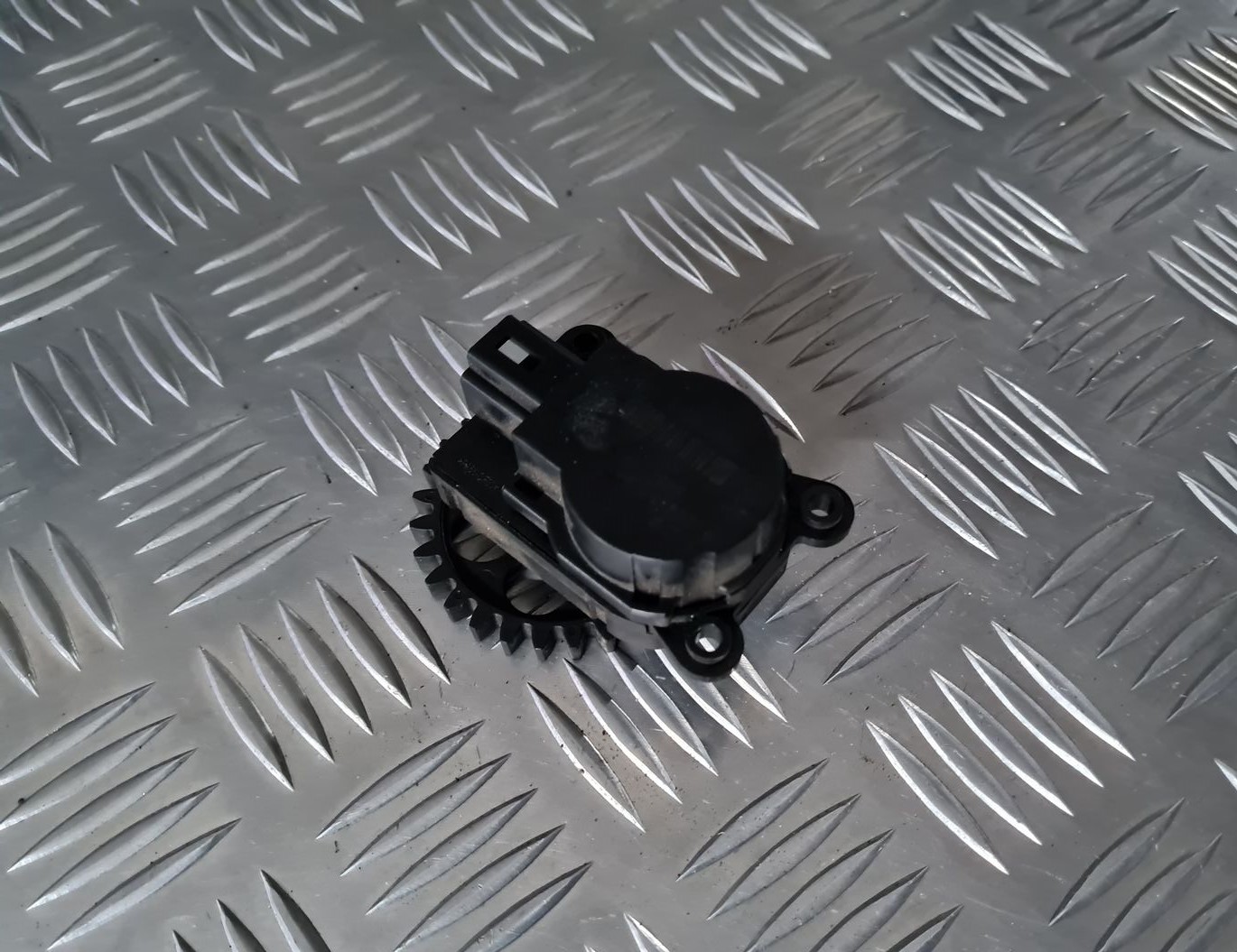 Apsildes sistēmas aktuators priekš OPEL INSIGNIA 2016