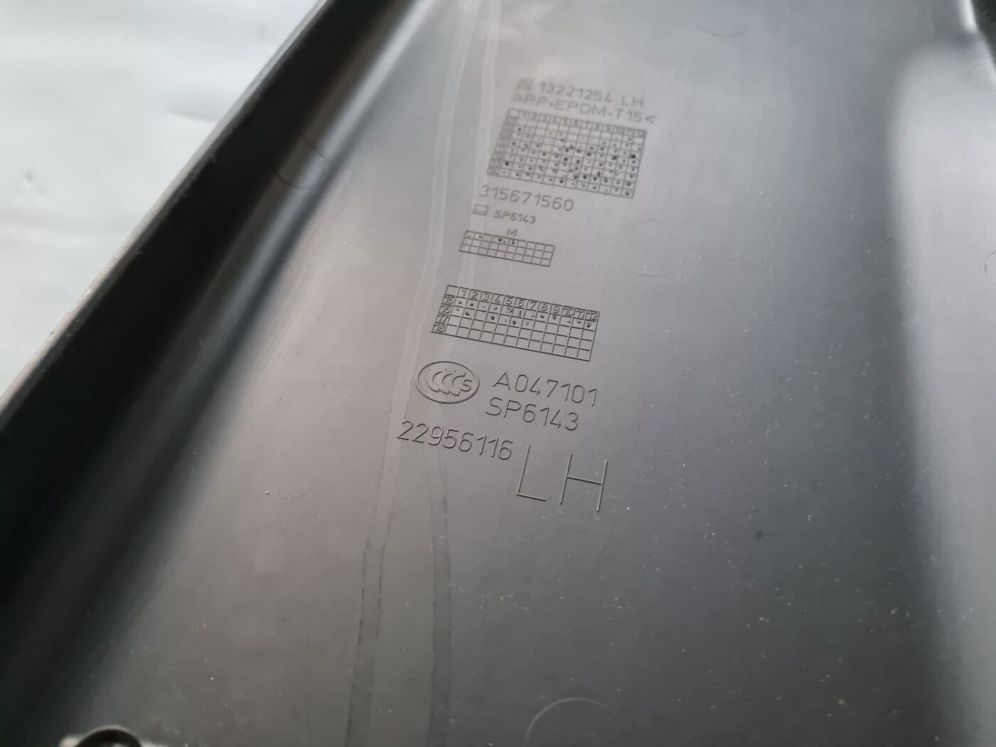 Vidējas salona statnes apdare priekš OPEL INSIGNIA 2016