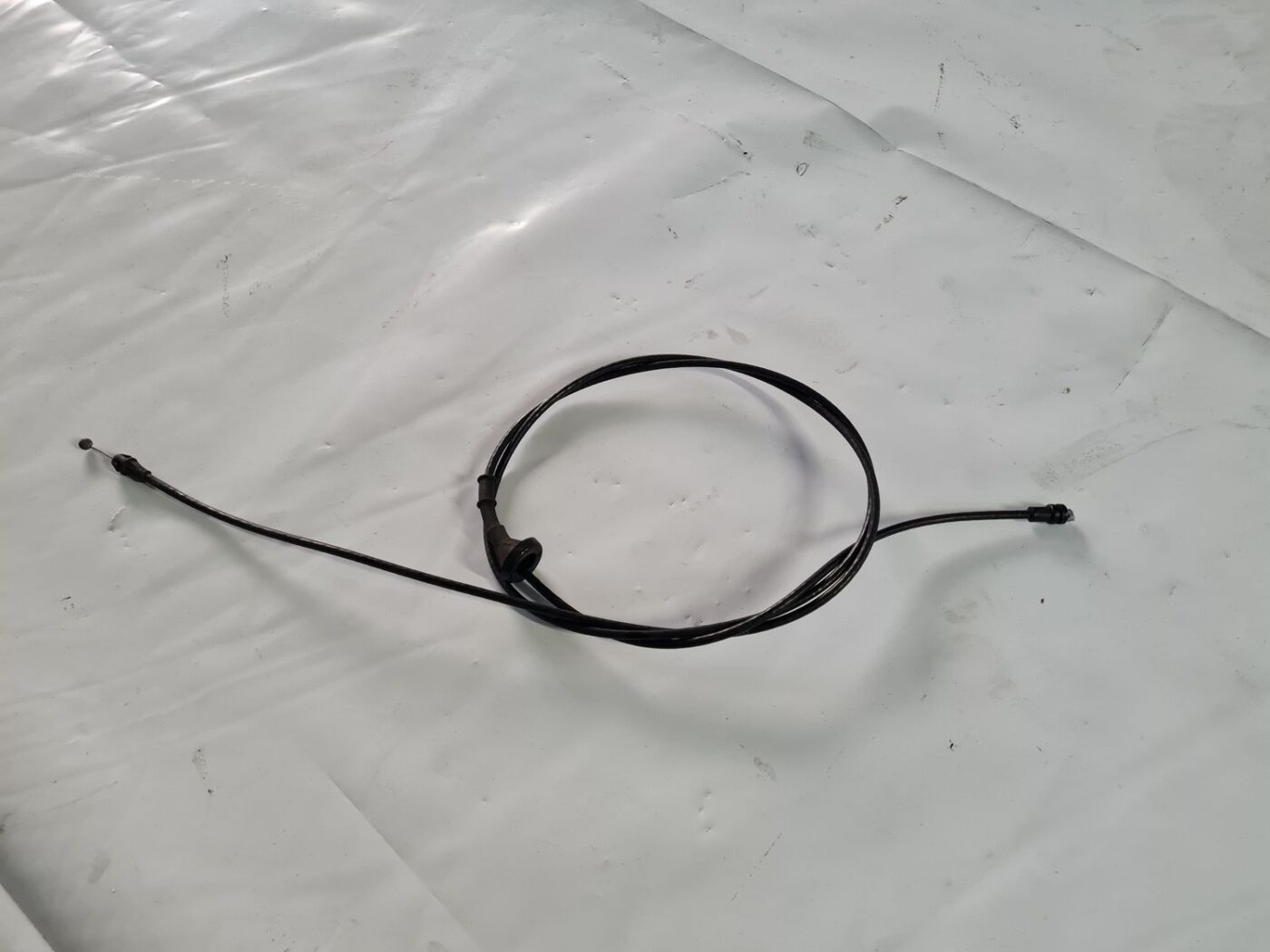 Pārsega slēdzenes trose priekš OPEL INSIGNIA 2016 1 Pārsega slēdzenes trose priekš OPEL INSIGNIA 2016