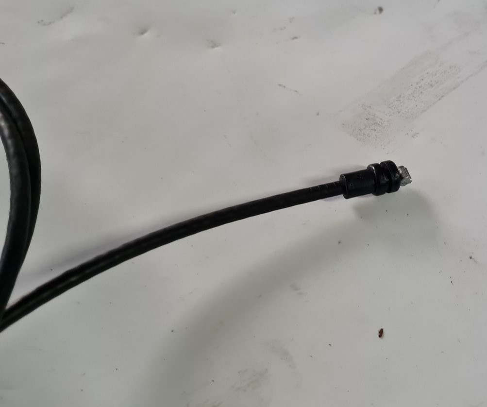 Pārsega slēdzenes trose priekš OPEL INSIGNIA 2016 3 Pārsega slēdzenes trose priekš OPEL INSIGNIA 2016