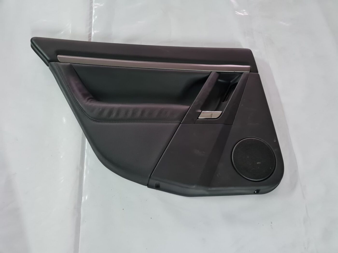 Aizmugurējo kreiso durvju apdare priekš OPEL VECTRA C 2008 1 Aizmugurējo kreiso durvju apdare priekš OPEL VECTRA C 2008