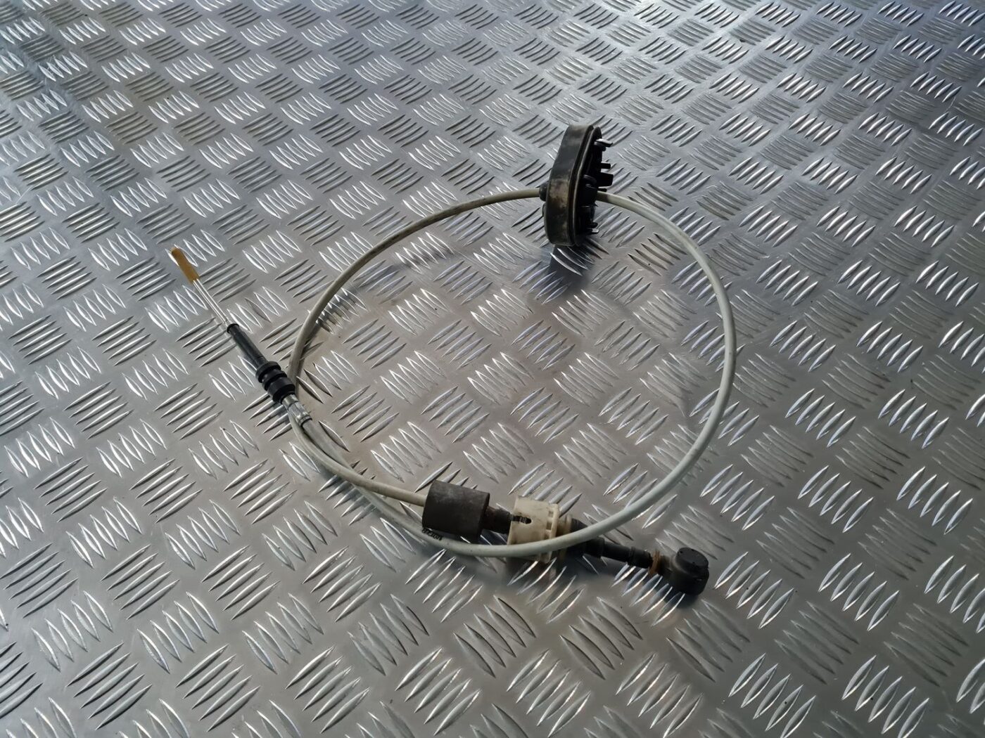 Pārnesumu pārslēgšanas mehānisma troses priekš OPEL VECTRA C 2002 1 Pārnesumu pārslēgšanas mehānisma troses priekš OPEL VECTRA C 2002