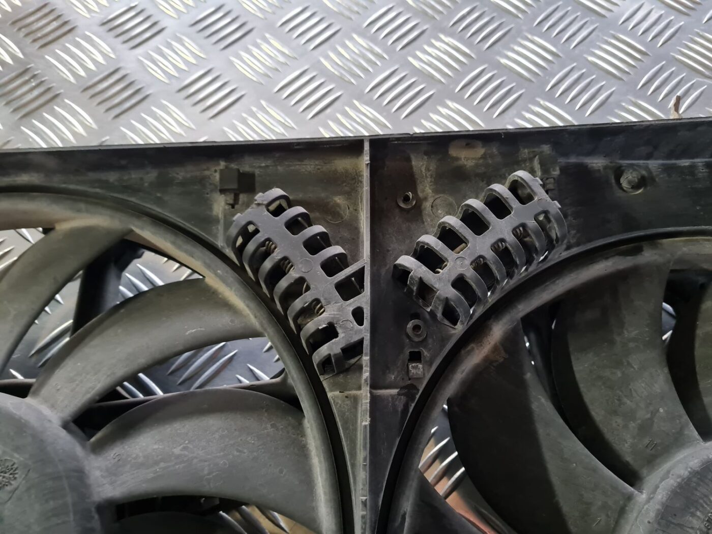 Dzesēšanas radiatora ventilators priekš OPEL VECTRA C 2002 8 Dzesēšanas radiatora ventilators priekš OPEL VECTRA C 2002