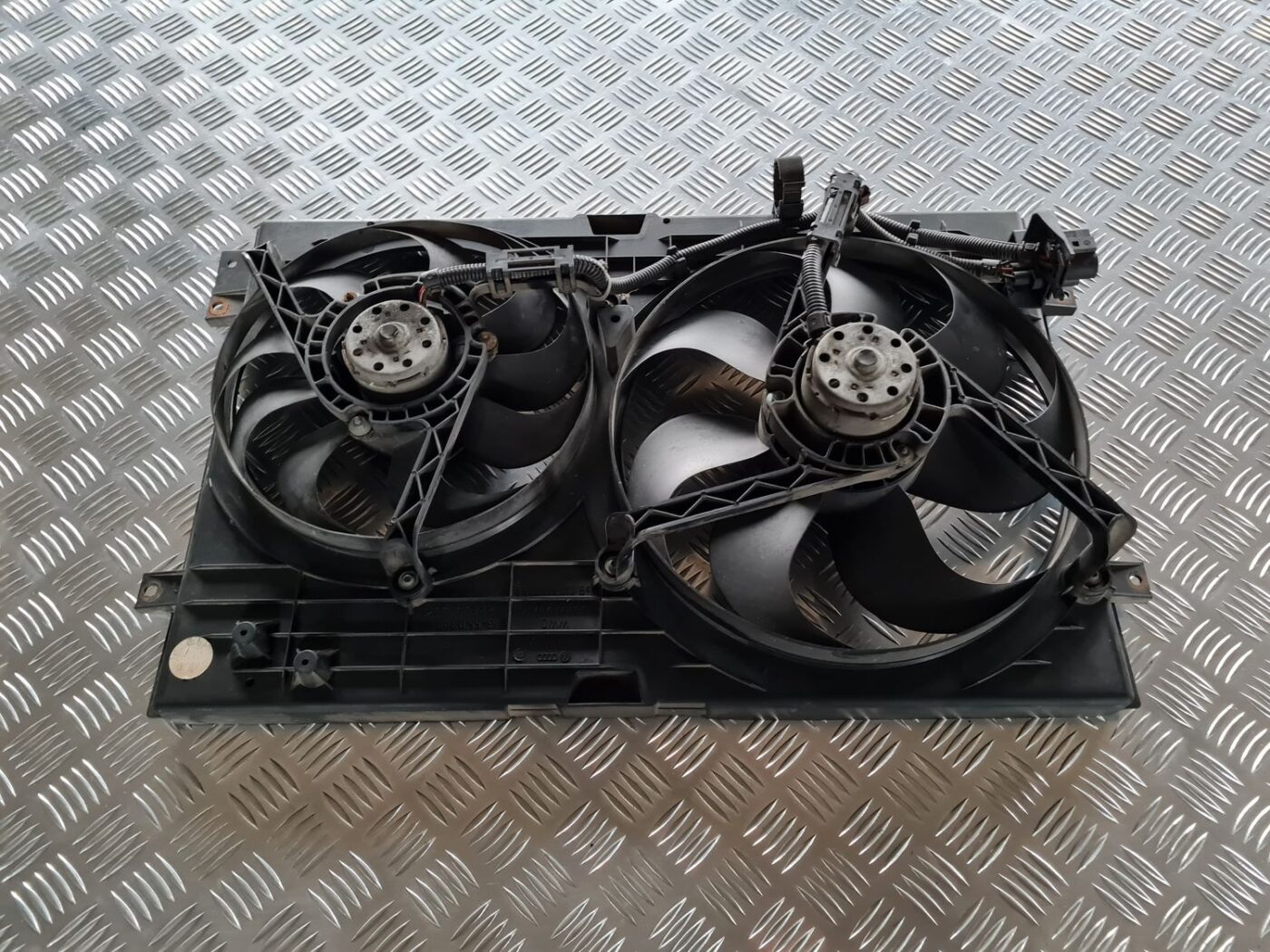 Dzesēšanas radiatora ventilators priekš VW GOLF IV 1999 1 Dzesēšanas radiatora ventilators priekš VW GOLF IV 1999