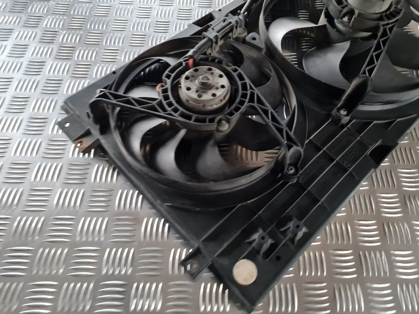 Dzesēšanas radiatora ventilators priekš VW GOLF IV 1999 2 Dzesēšanas radiatora ventilators priekš VW GOLF IV 1999