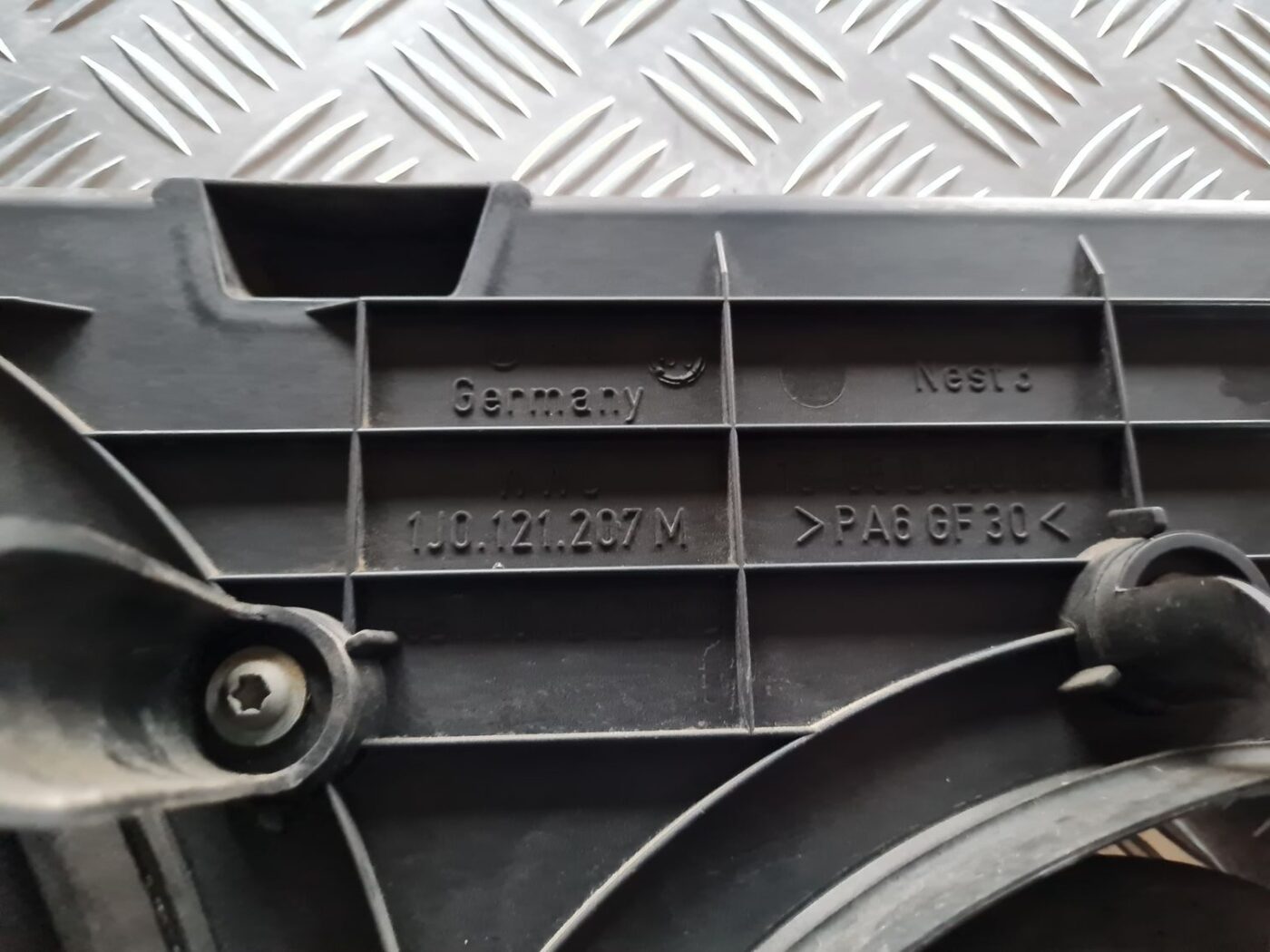 Dzesēšanas radiatora ventilators priekš VW GOLF IV 1999 6 Dzesēšanas radiatora ventilators priekš VW GOLF IV 1999