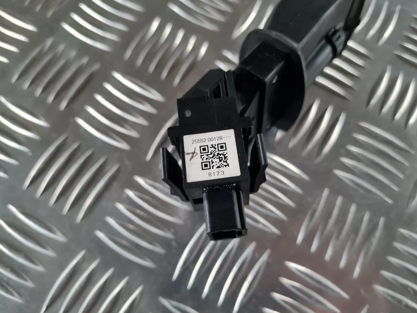 Multimēdijas pārslēgšanas slēdzis priekš RENAULT LAGUNA 2008 3 Multimēdijas pārslēgšanas slēdzis priekš RENAULT LAGUNA 2008