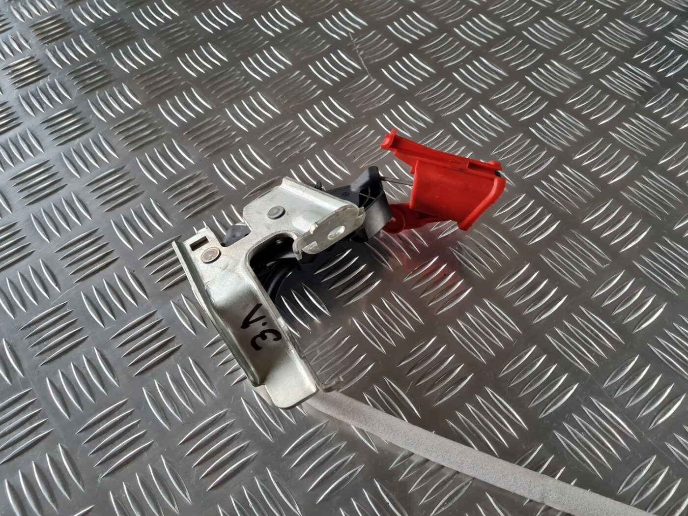 Aizmugurējā sēdekļa slēdzene priekš RENAULT LAGUNA 2008 5 Aizmugurējā sēdekļa slēdzene priekš RENAULT LAGUNA 2008