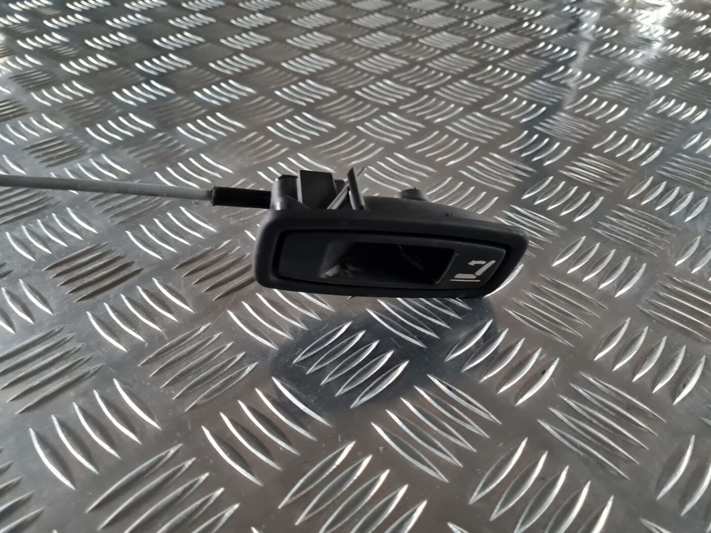 Aizmugurējā sēdekļa slēdzene priekš RENAULT LAGUNA 2008 2 Aizmugurējā sēdekļa slēdzene priekš RENAULT LAGUNA 2008