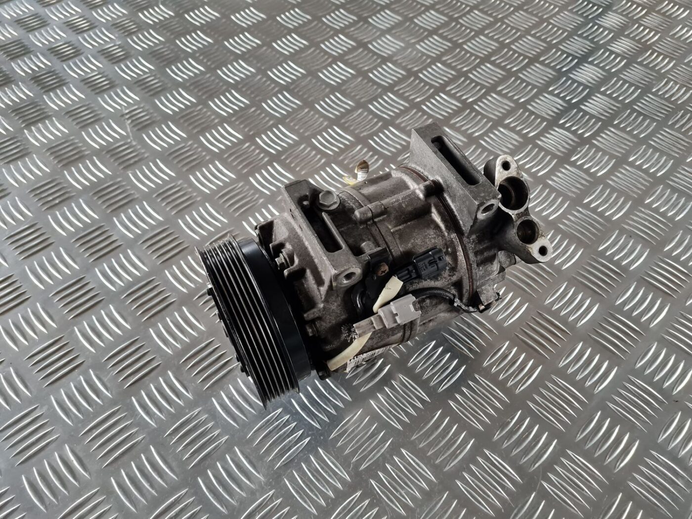 Gaisa kondicioniera kompresors priekš RENAULT LAGUNA 2008 1 Gaisa kondicioniera kompresors priekš RENAULT LAGUNA 2008