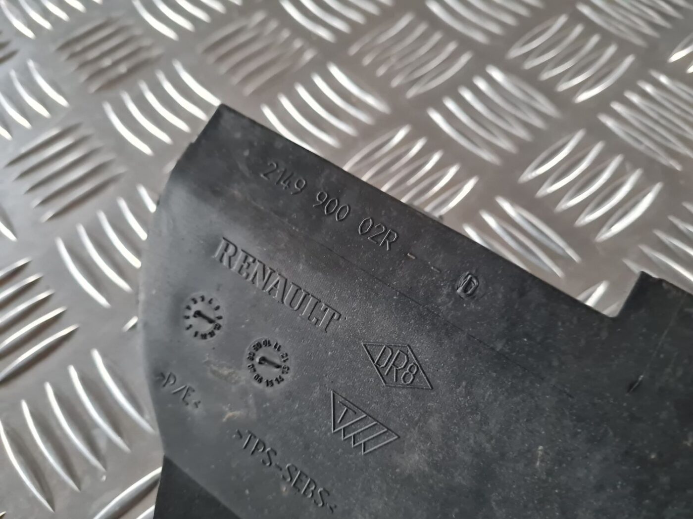 Ieplūdes gaisa deflektors/Difuzors priekš RENAULT LAGUNA 2008 2 Ieplūdes gaisa deflektors/Difuzors priekš RENAULT LAGUNA 2008