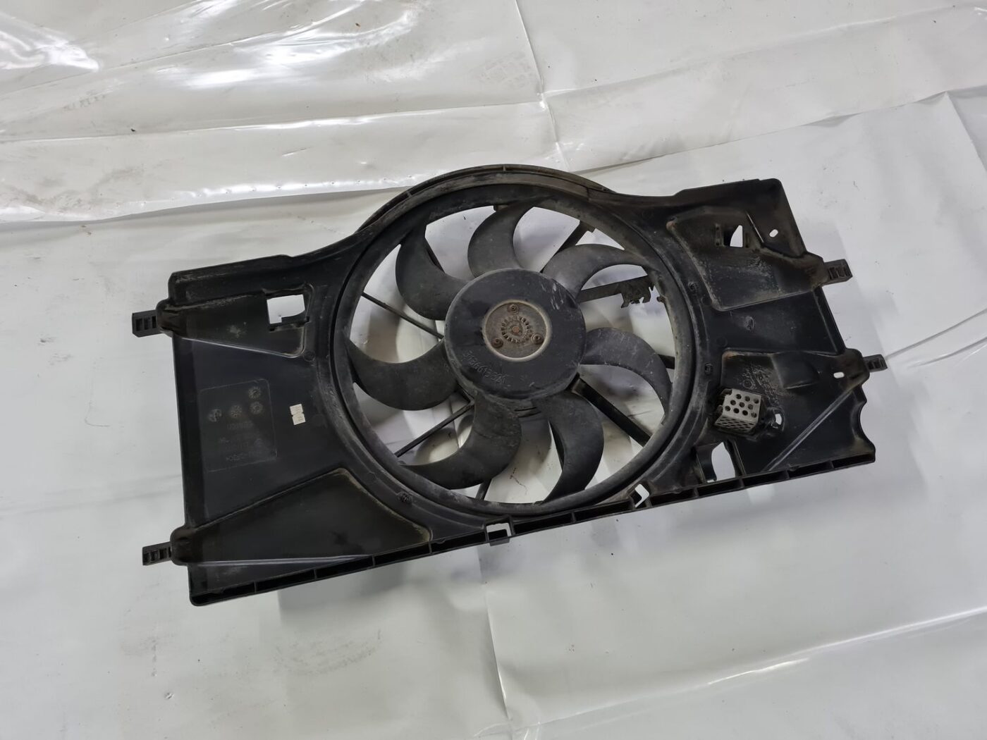 Dzesēšanas radiatora ventilators priekš RENAULT LAGUNA 2008 4 Dzesēšanas radiatora ventilators priekš RENAULT LAGUNA 2008