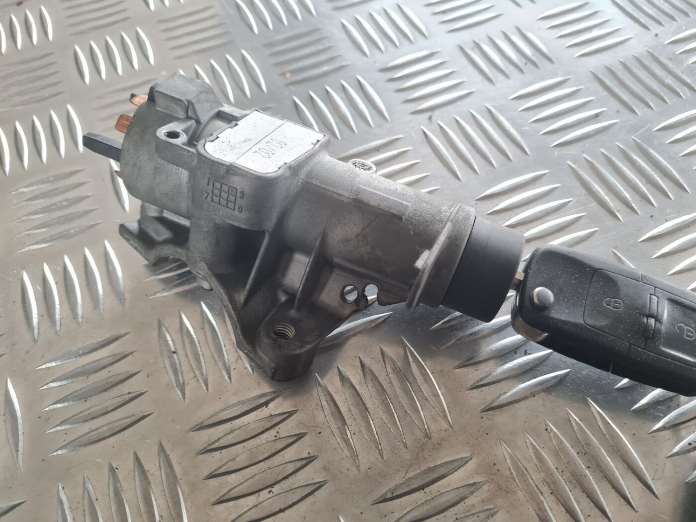 Aizdedzes slēdzene priekš SKODA OCTAVIA 2002 2 Aizdedzes slēdzene priekš SKODA OCTAVIA 2002