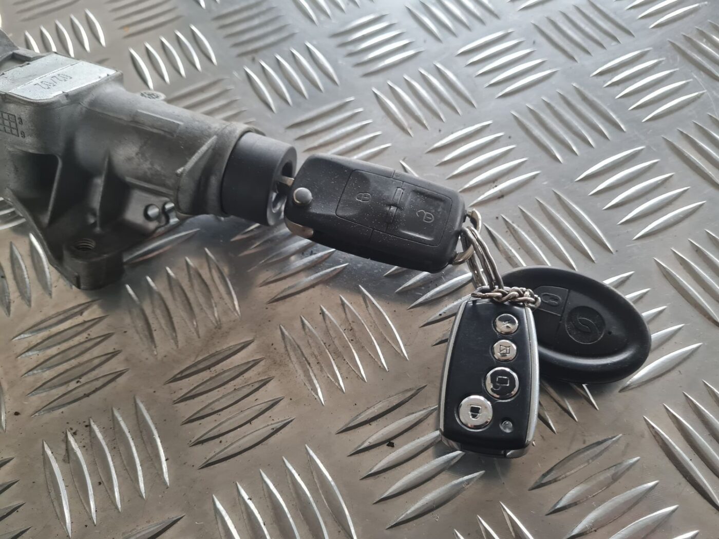 Aizdedzes slēdzene priekš SKODA OCTAVIA 2002 6 Aizdedzes slēdzene priekš SKODA OCTAVIA 2002