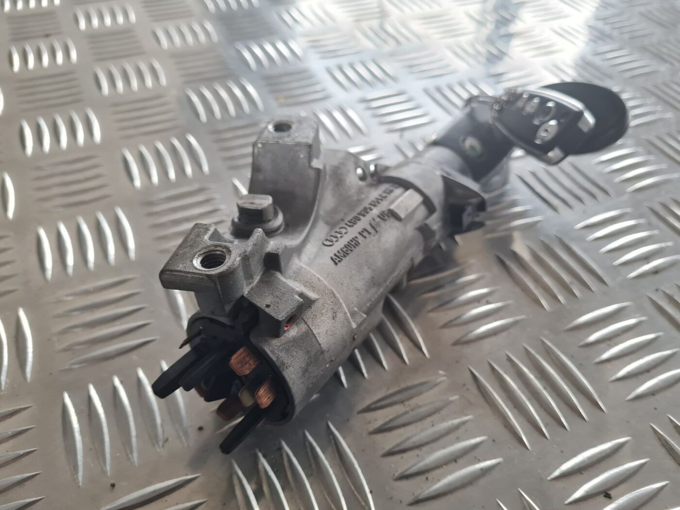 Aizdedzes slēdzene priekš SKODA OCTAVIA 2002 4 Aizdedzes slēdzene priekš SKODA OCTAVIA 2002