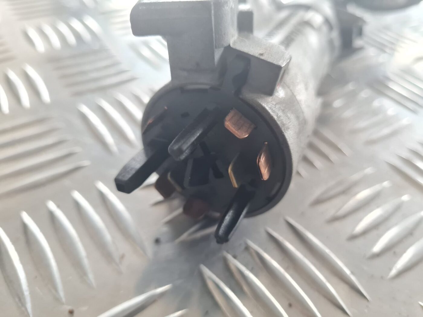 Aizdedzes slēdzene priekš SKODA OCTAVIA 2002 3 Aizdedzes slēdzene priekš SKODA OCTAVIA 2002