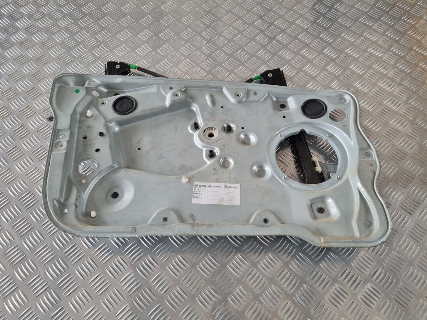 Stikla pacelšanas mehānisma panele priekš ŠKODA FABIA 2003 4 Stikla pacelšanas mehānisma panele priekš ŠKODA FABIA 2003