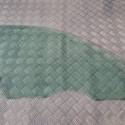 Priekšējo labo durvju stikls priekš ŠKODA FABIA 2003