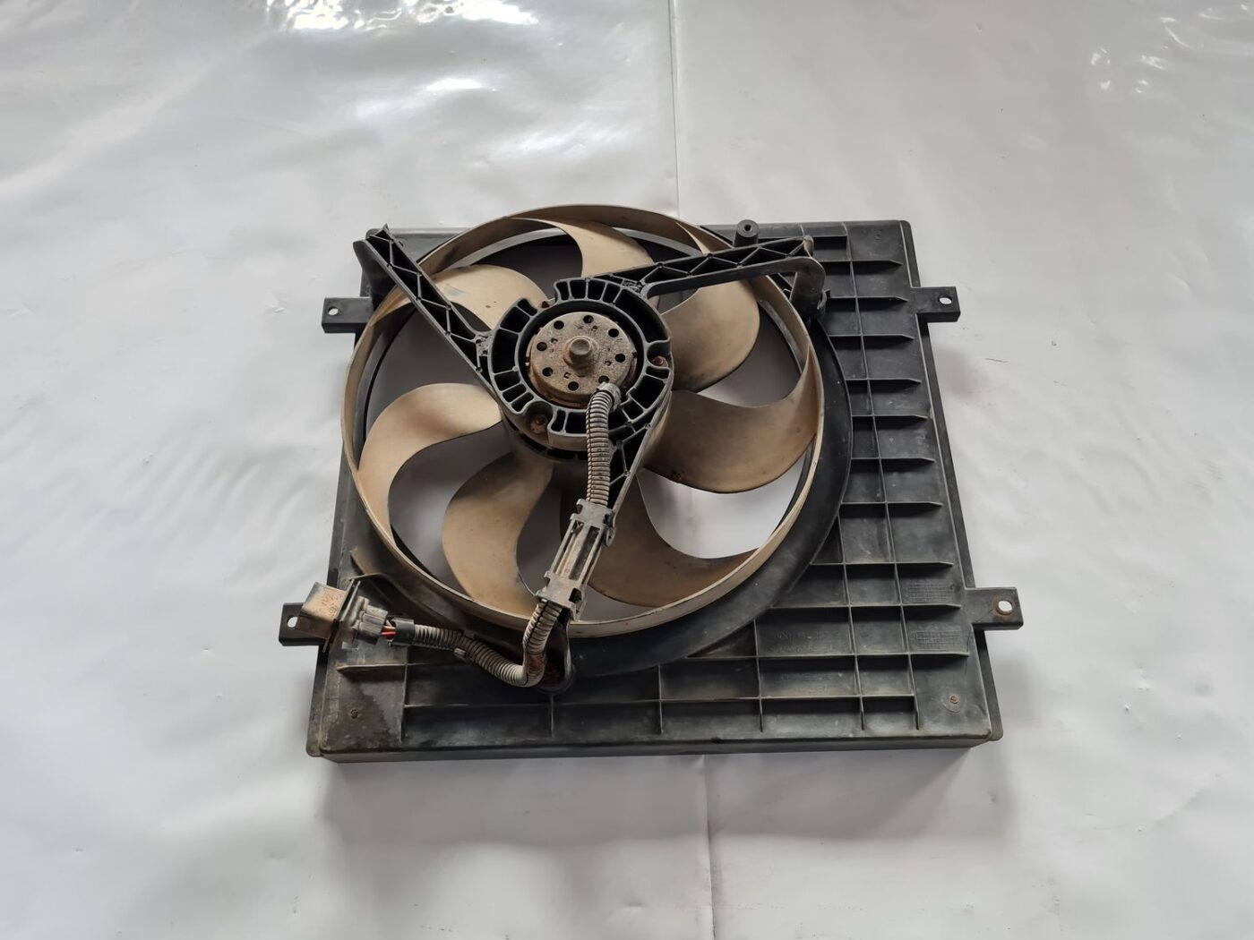 Dzesēšanas radiatora ventilators priekš ŠKODA FABIA 2003 1 Dzesēšanas radiatora ventilators priekš ŠKODA FABIA 2003