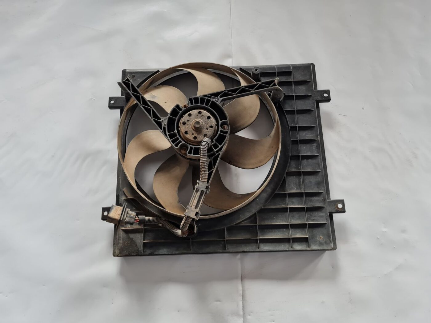 Dzesēšanas radiatora ventilators priekš ŠKODA FABIA 2003 2 Dzesēšanas radiatora ventilators priekš ŠKODA FABIA 2003