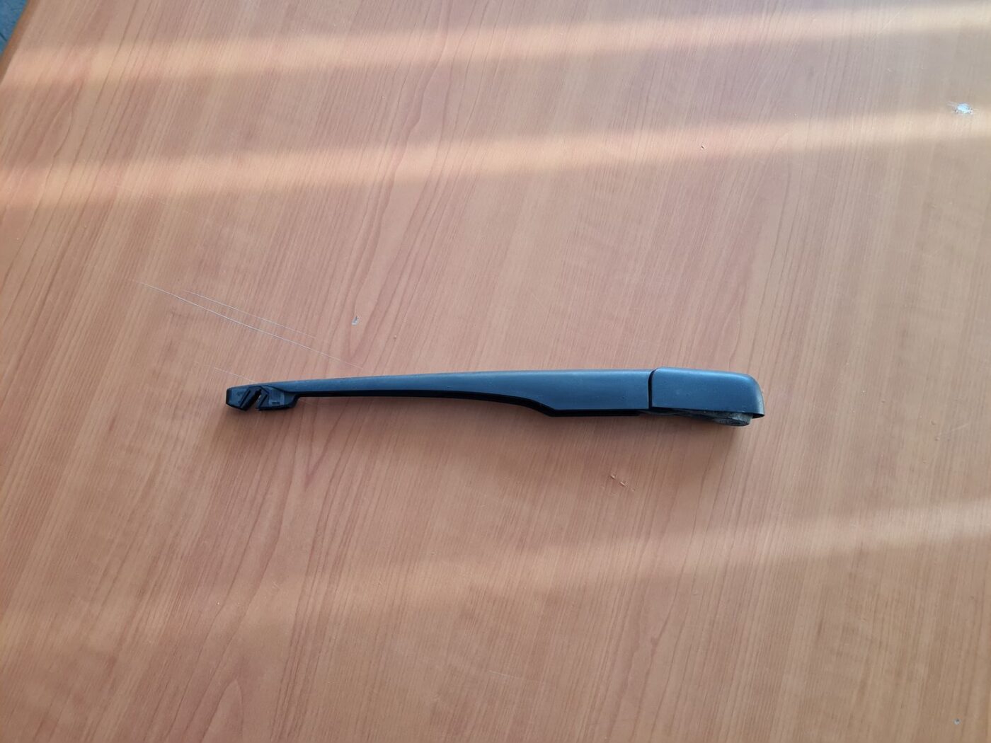 Aizmugurējā loga tīrītāja slotiņa priekš BMW X3 2004 1 Aizmugurējā loga tīrītāja slotiņa priekš BMW X3 2004