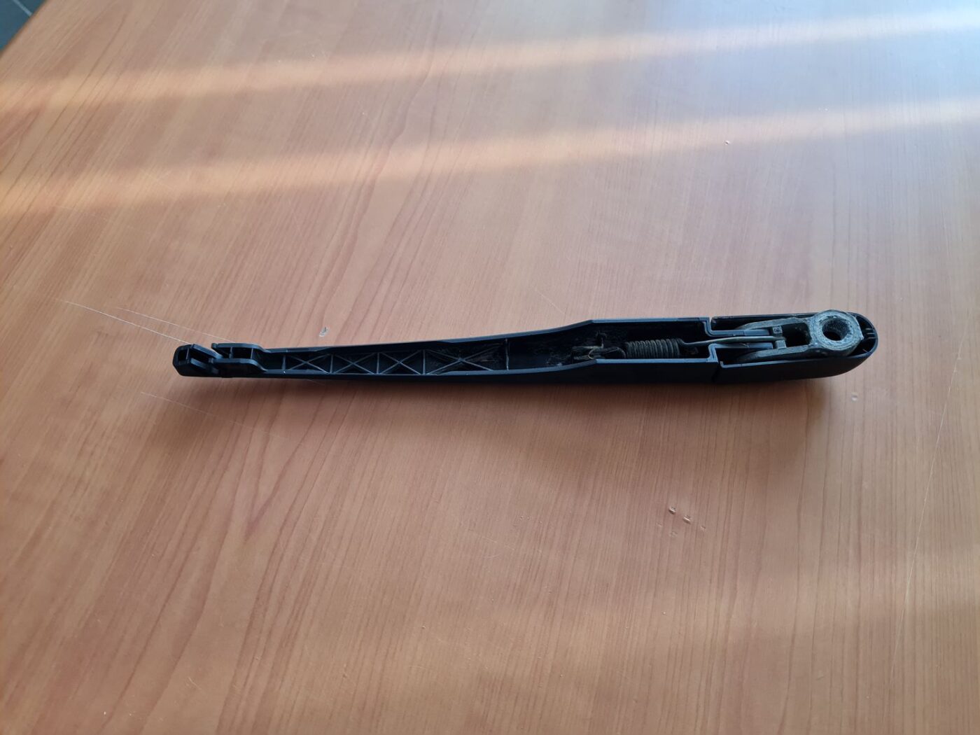 Aizmugurējā loga tīrītāja slotiņa priekš BMW X3 2004 3 Aizmugurējā loga tīrītāja slotiņa priekš BMW X3 2004