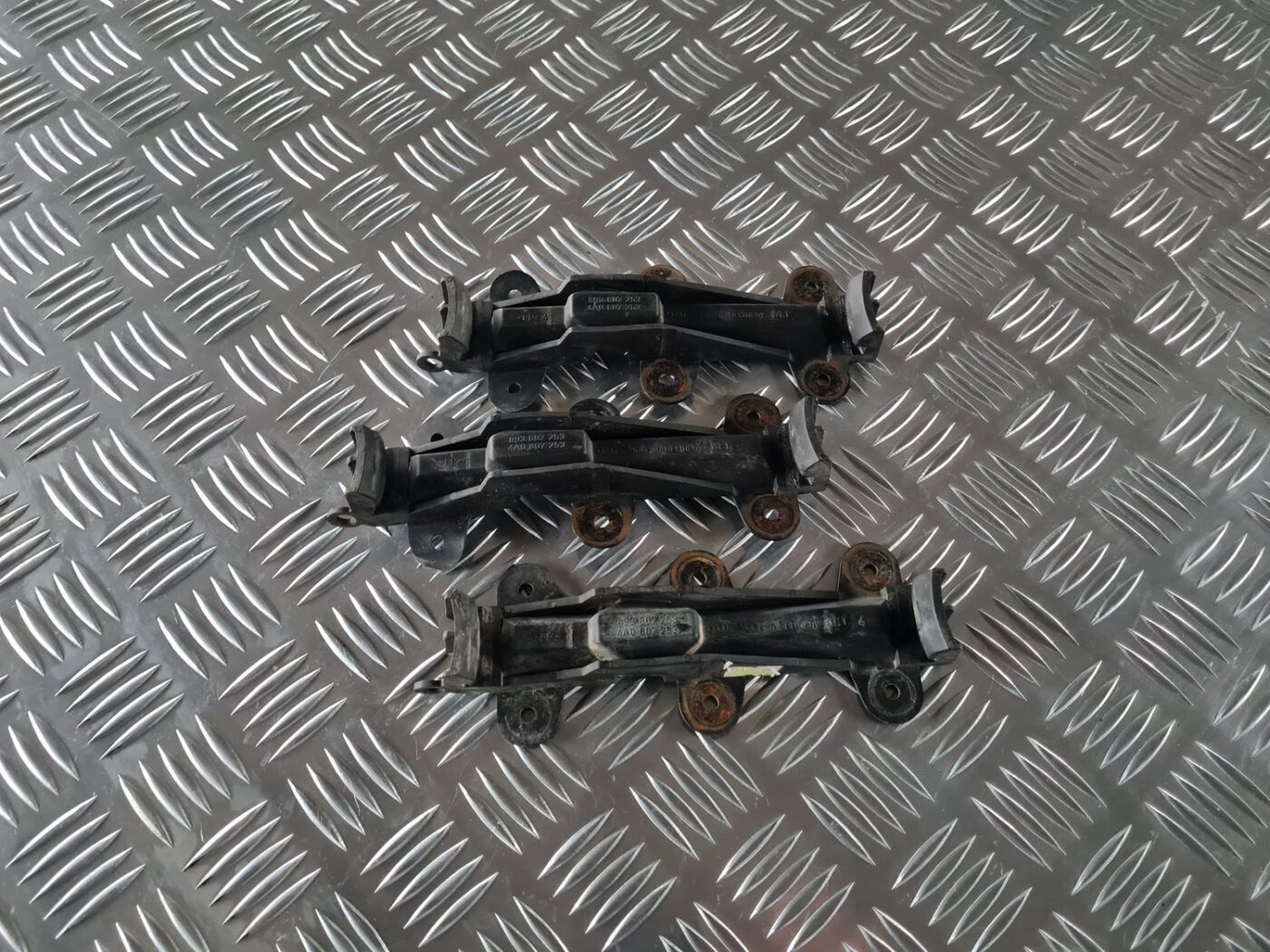 Aizmugurēja bufera kronšteins priekš AUDI 80 1991 1 Aizmugurēja bufera kronšteins priekš AUDI 80 1991