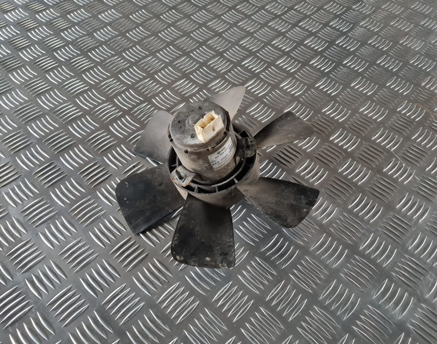 Dzesēšanas radiatora ventilators priekš AUDI 80 1991 1 Dzesēšanas radiatora ventilators priekš AUDI 80 1991