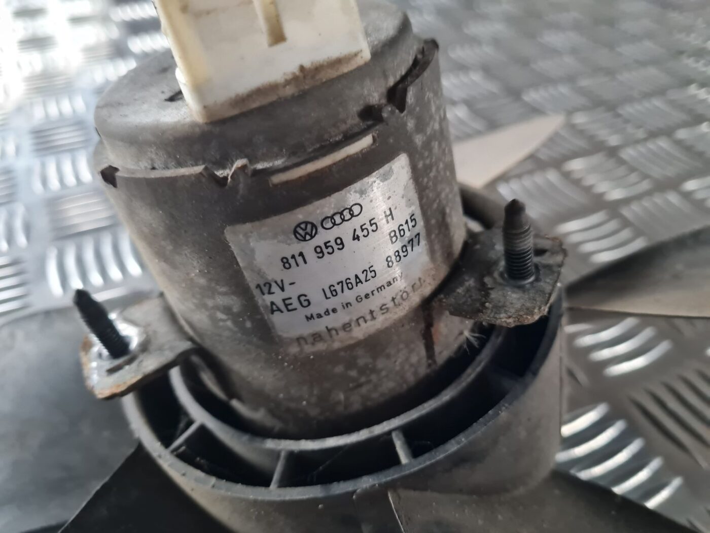 Dzesēšanas radiatora ventilators priekš AUDI 80 1991 2 Dzesēšanas radiatora ventilators priekš AUDI 80 1991