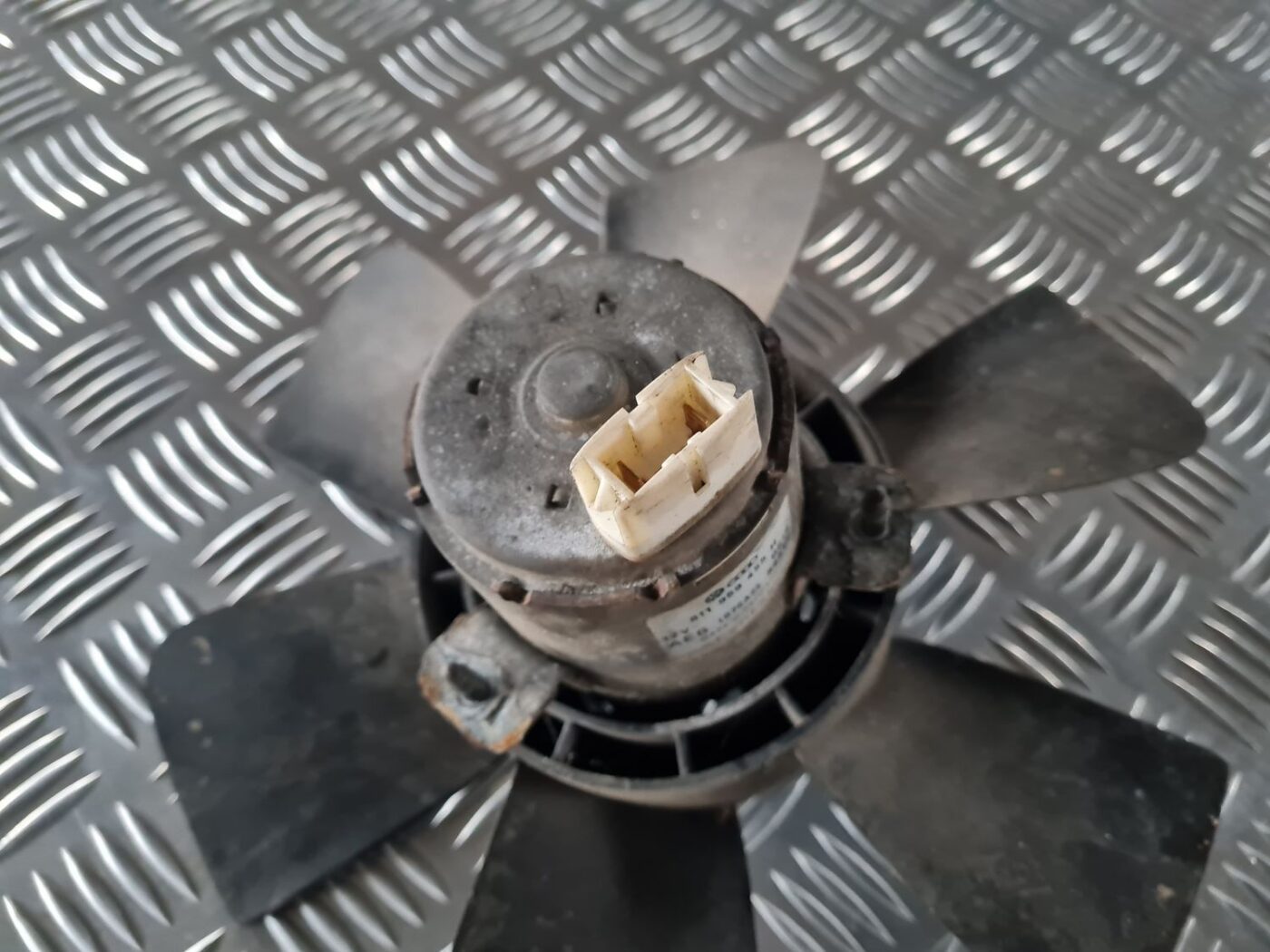 Dzesēšanas radiatora ventilators priekš AUDI 80 1991 4 Dzesēšanas radiatora ventilators priekš AUDI 80 1991