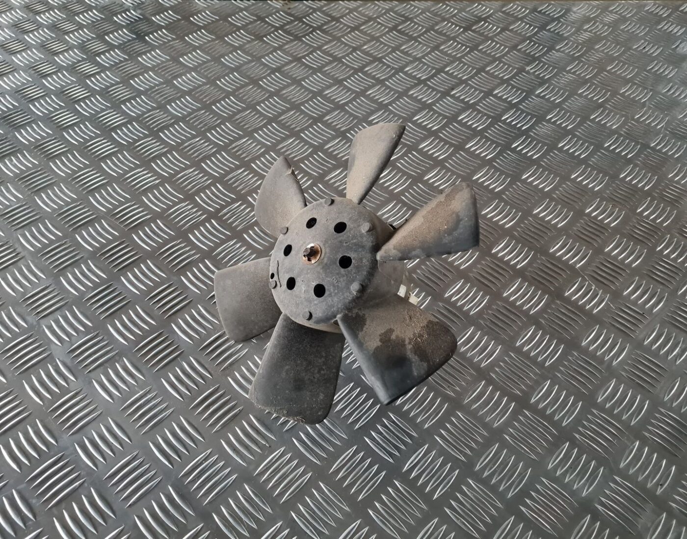 Dzesēšanas radiatora ventilators priekš AUDI 80 1991 3 Dzesēšanas radiatora ventilators priekš AUDI 80 1991