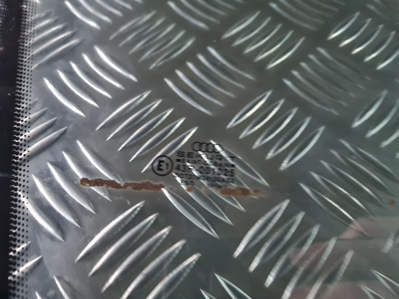 Priekšējo labo durvju stikls priekš AUDI 80 1991 2 Priekšējo labo durvju stikls priekš AUDI 80 1991