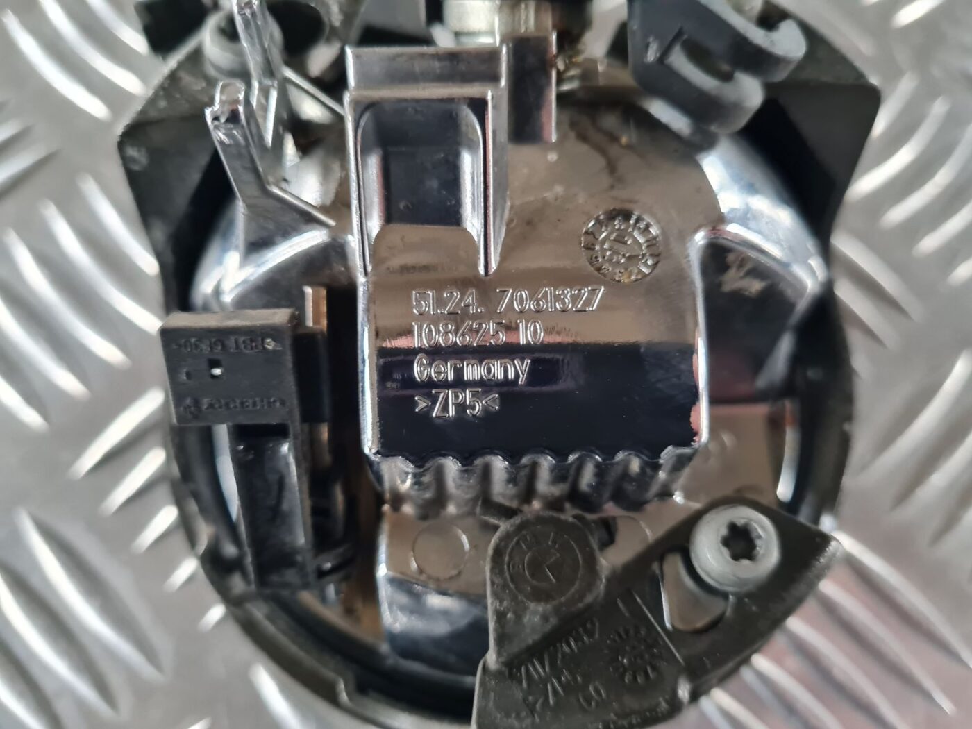 Bagāžnieka vāka slēdzene priekš BMW 6 E63 645 2004 4 Bagāžnieka vāka slēdzene priekš BMW 6 E63 645 2004