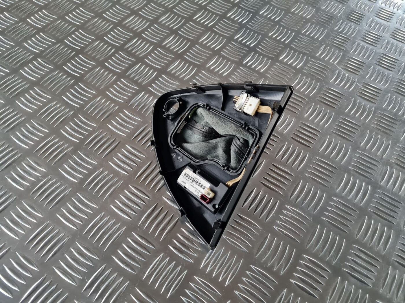 Pārnesumu pārslēgšanas kloķa auduma pārvalks priekš BMW 6 E63 645 2004 5 Pārnesumu pārslēgšanas kloķa auduma pārvalks priekš BMW 6 E63 645 2004