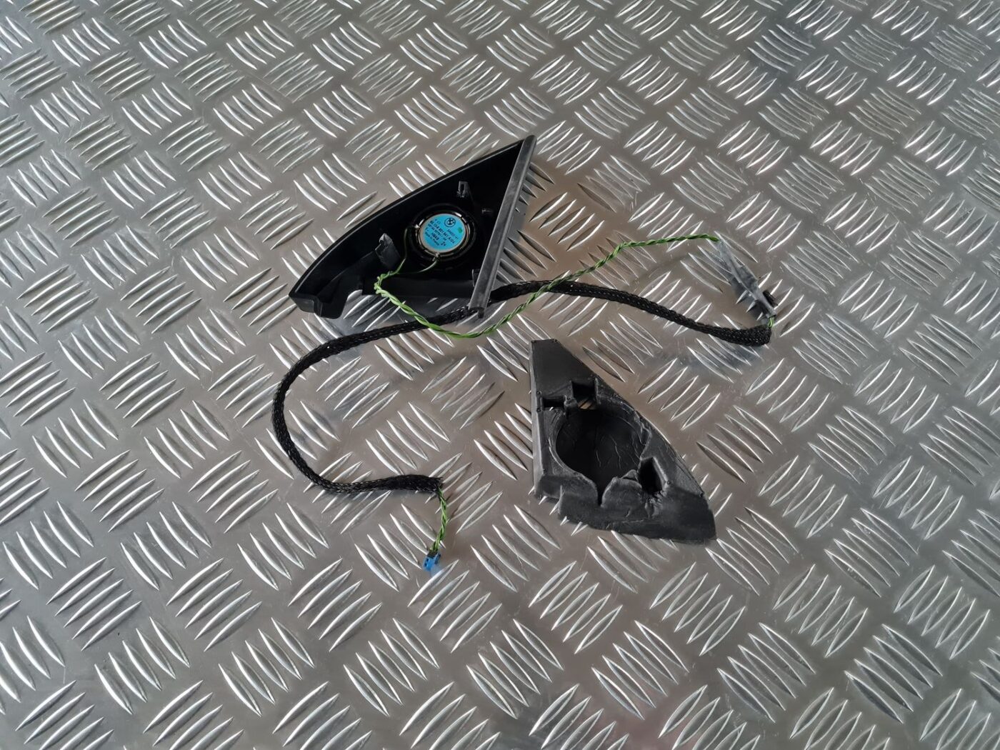 Durvju spoguļa apdares uzlika salonā (ar skaļruni) priekš BMW 6 E63 645 2004 1 Durvju spoguļa apdares uzlika salonā (ar skaļruni) priekš BMW 6 E63 645 2004