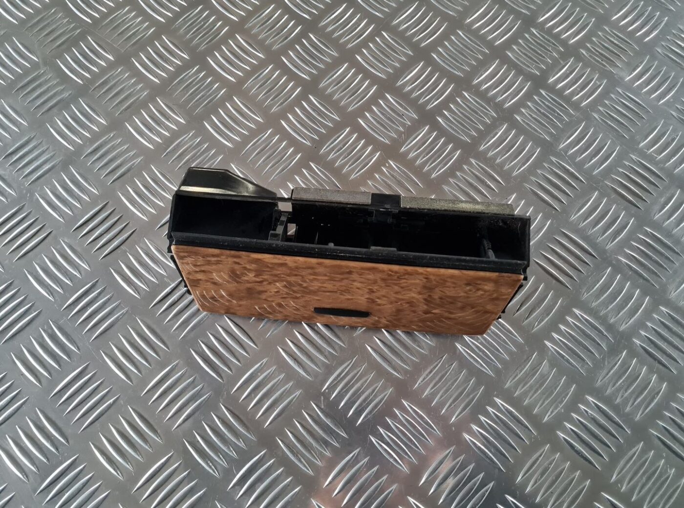 Pelnu trauks priekš BMW 6 E63 645 2004 2 Pelnu trauks priekš BMW 6 E63 645 2004