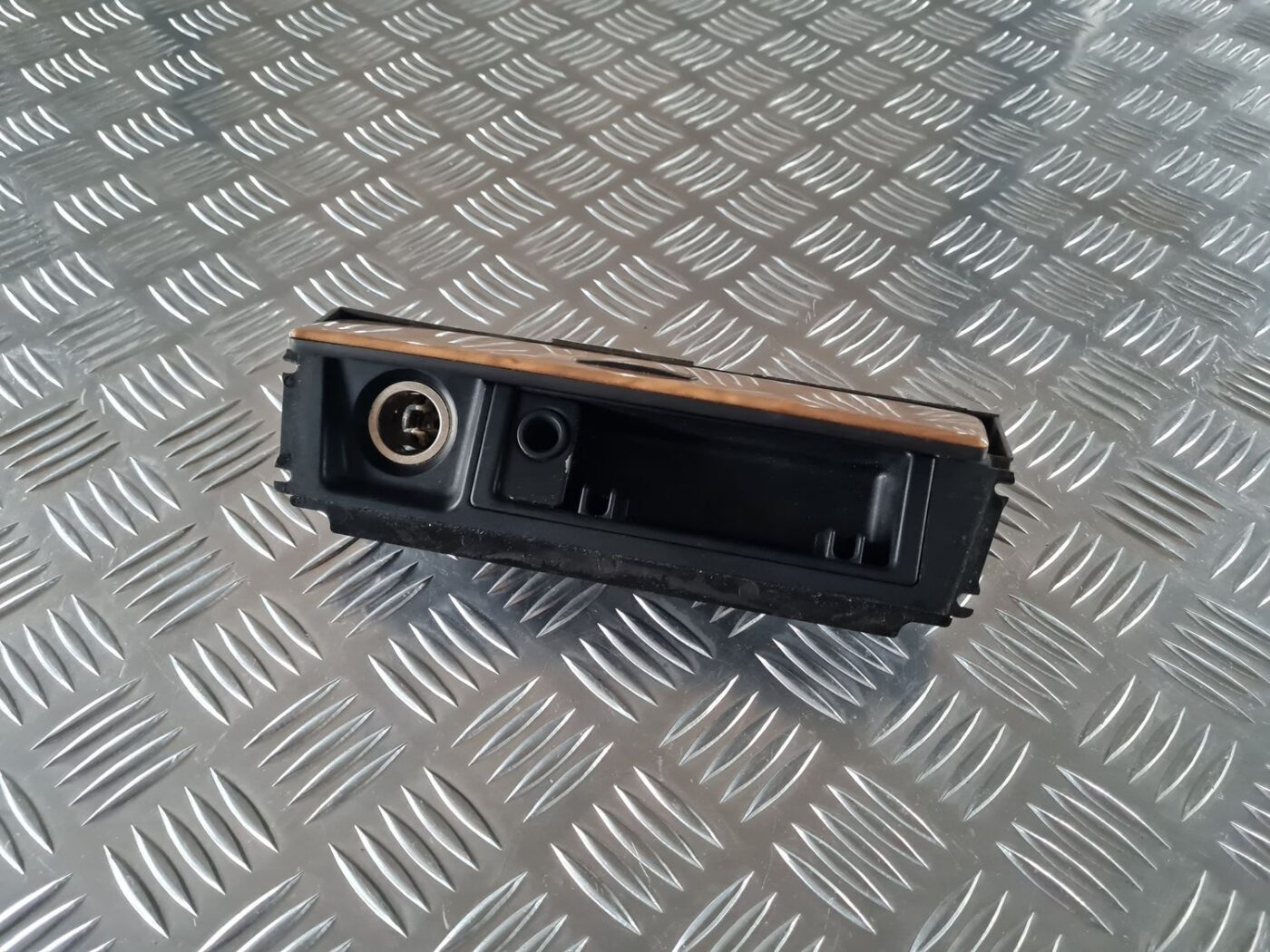 Pelnu trauks priekš BMW 6 E63 645 2004 7 Pelnu trauks priekš BMW 6 E63 645 2004